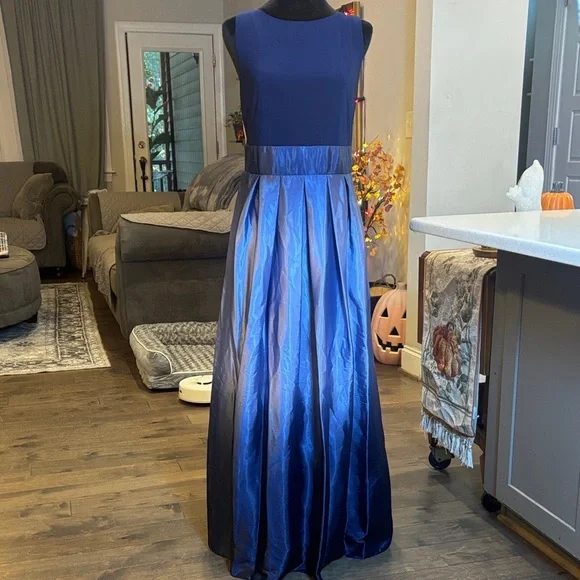SLNY ombre Blue Sleeveless Gown - Picture 2 of 10